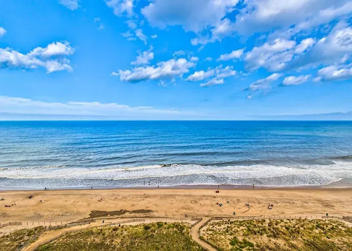Affordable & Convenient Beachfront With Balcony Pools & Gym *