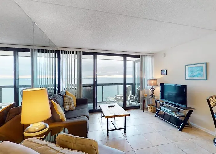 Holiday home Affordable & Convenient Beachfront With Balcony Pools & Gym