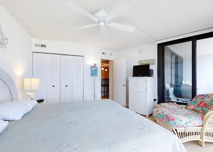 Affordable & Convenient Beachfront With Balcony Pools & Gym Holiday home