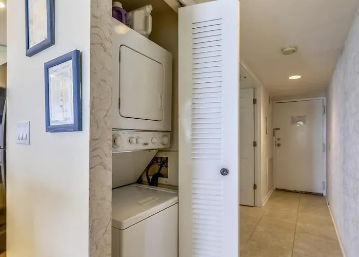 Affordable & Convenient Beachfront With Balcony Pools & Gym Holiday home Ocean City